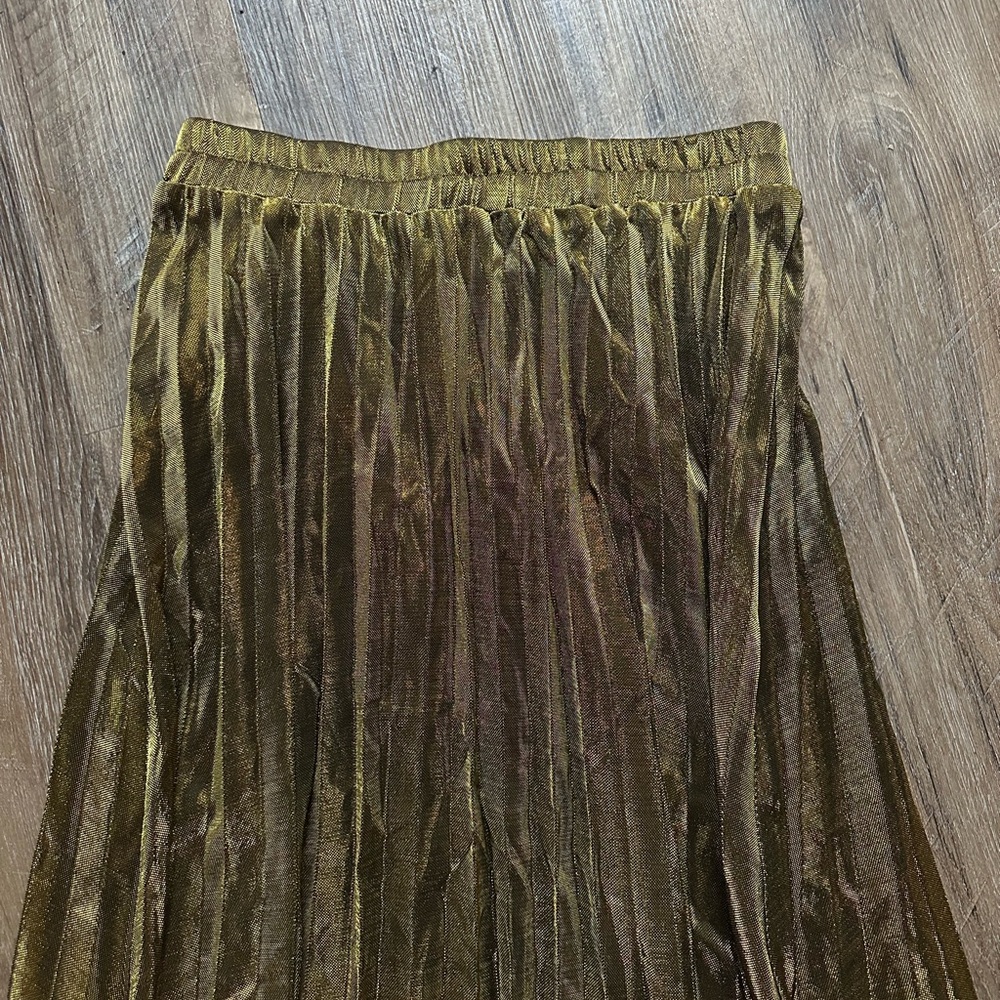 Metallic Gold Pleated Maxi Skirt - Picture 3 of 9
